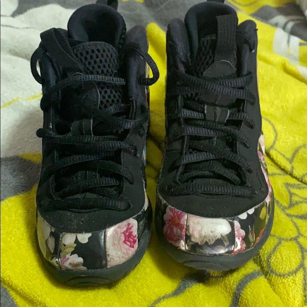 Shoes - Picture 2 of 7